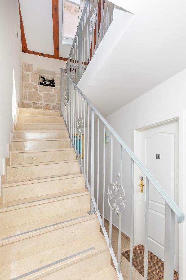 Ragusa City Walls Apartments ภายนอก รูปภาพ