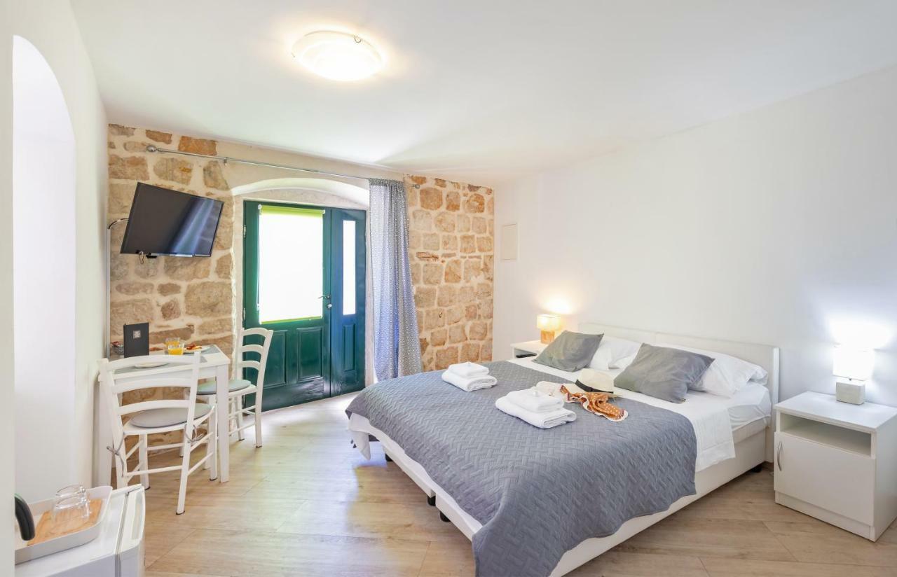 Ragusa City Walls Apartments ภายนอก รูปภาพ